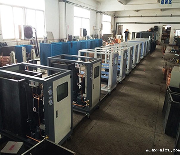 水冷箱式冷水机生产车间