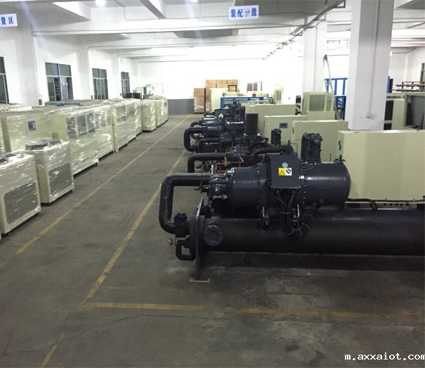 水冷螺杆式冷水机生产车间