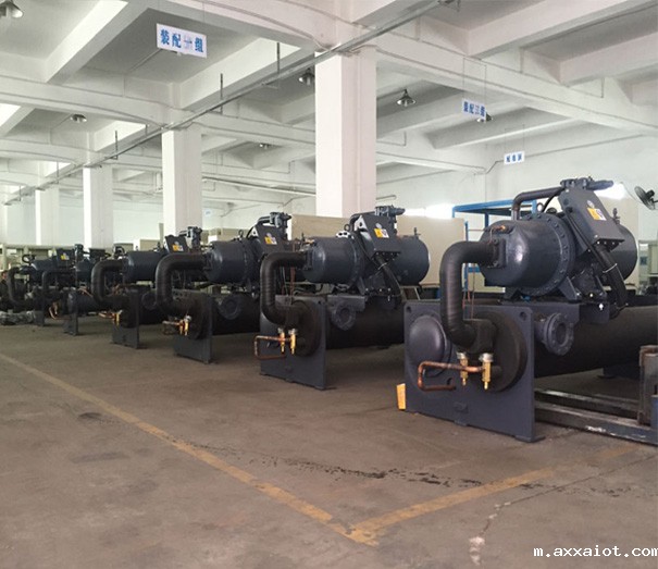 水冷螺杆式冷水机生产车间
